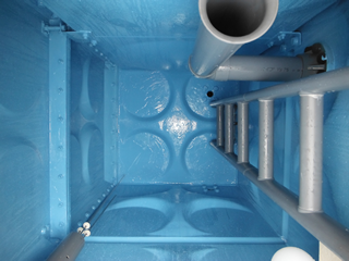 貯水槽施工：内部塗装