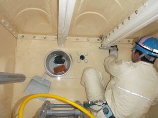 貯水槽清掃：清掃中・消毒中