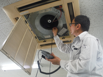 施工事例：排水管内ホース進行風景